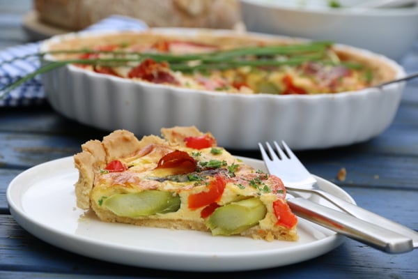 Pai med Tind spekeskinke, paprika og asparges