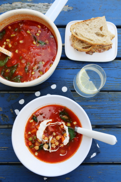 Smakfull suppe med chorizo, kikerter og spinat