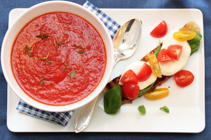 tomatsuppe og brushetta