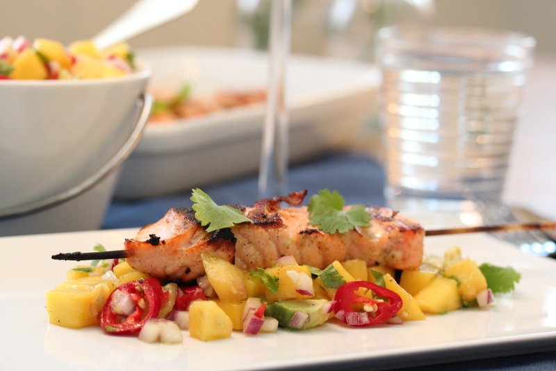 Limemarinert laks med mango- og avokadosalsa