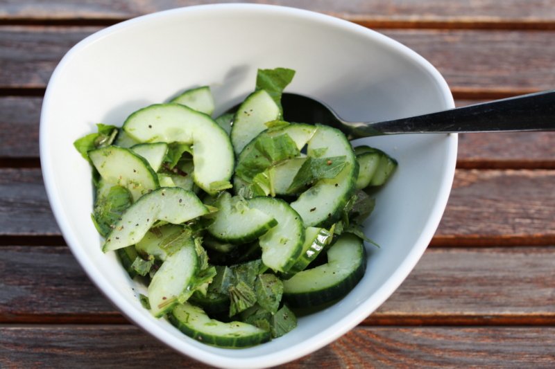 Agurksalat med mynte og lime