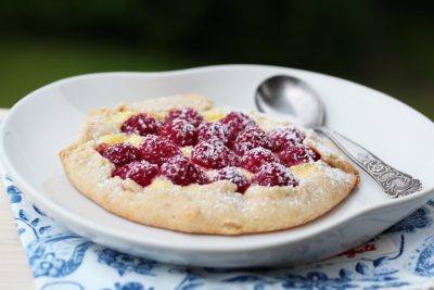 Fransk bringebærterte med vaniljekrem