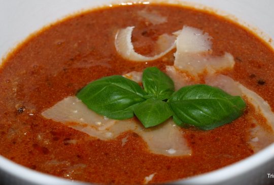 Image: Rask tomatsuppe med kjøttboller og parmesan