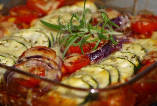 Image: Kjøttdeiggrateng med tomater, løk og squash