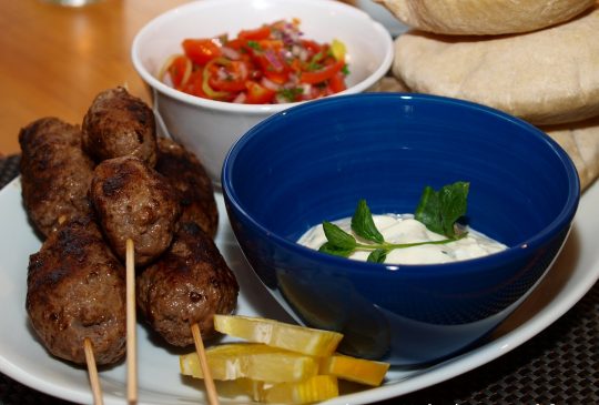 Image: Kebab med tomatsalsa og mynteyoghurt