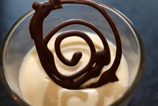 Image: Hvit sjokolademousse med espresso og Grand Mariner