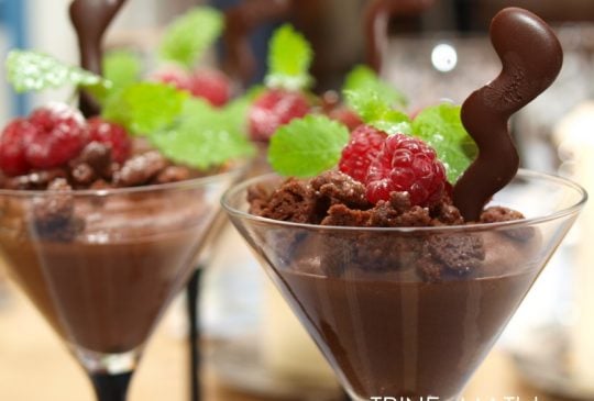 Image: Sjokolademousse med sjokoladecrumble og bringebær