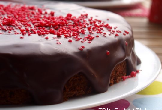 Image: Sjokoladekake med sjokoladekrem og jordbærstrøssel