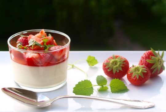 Image: Panna cotta med limemarinerte jordbær