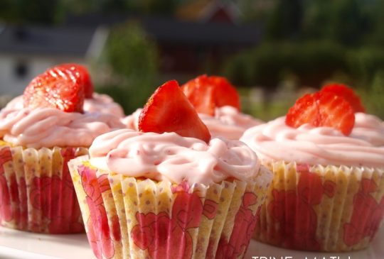 Image: Jordbærcupcakes og matchende cupcakessko