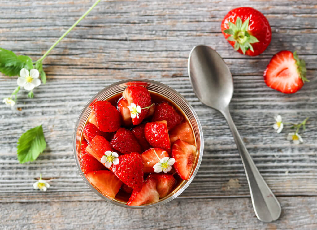 Panna cotta med balsamicomarinerte jordbær