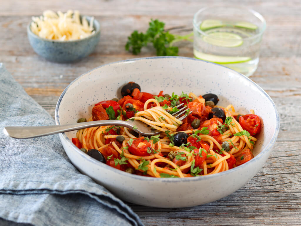 Spagetti med chorizo, paprika og oliven