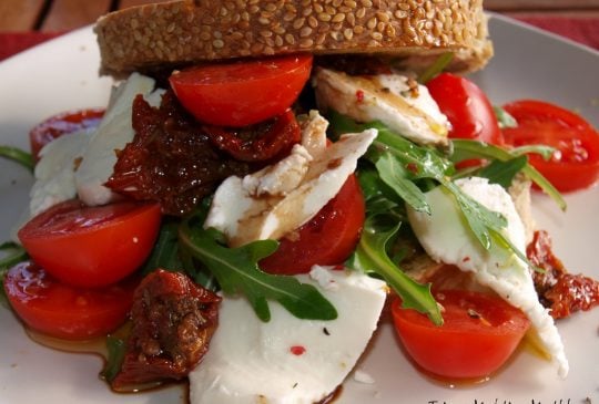 Image: Øyansmørbrød med tomat, mozzarella og rucculasalat