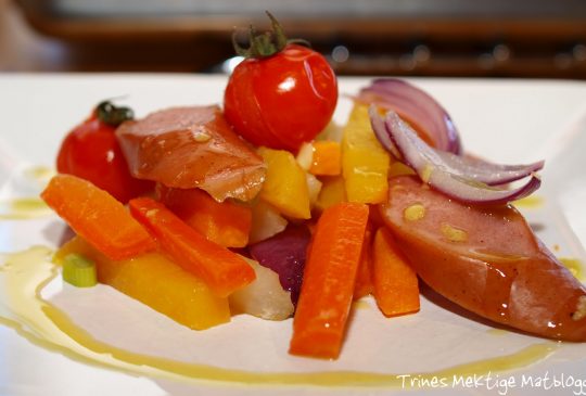 Image: Ovnsbakte pølser og rotgrønnsaker med sennepsvinaigrette