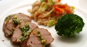 Image: Helstekt svinefilet med chimichurri og perlespelt