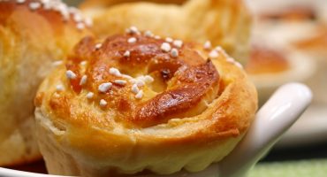 Image: Speltboller med aprikos og hvit sjokolade