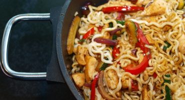 Image: Kyllingwok med nudler og søt soyasaus