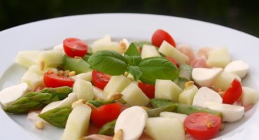 Image: Rask salat med parmaskinke, asparges og honningmelon