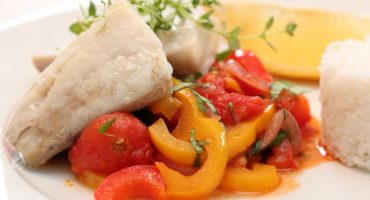 Image: Ovnsbakt sei med lun paprikasalat og ris