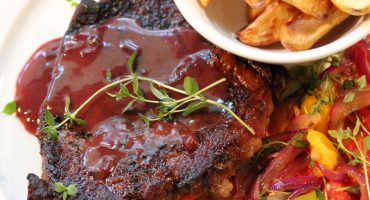 Image: Entrecôte med lune tomater og portvinsaus