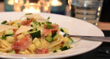 Image: Spaghetti med squash, skinke og parmesan
