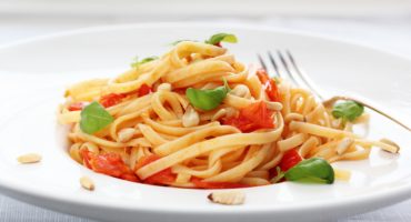 Image: Pasta med tomat, chili og basilikum