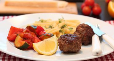 Image: Kjøttboller med ratatouille og pasta