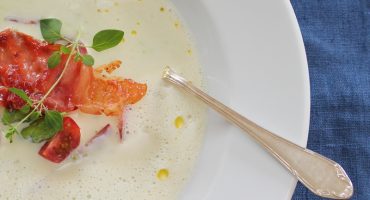 Image: Aspargessuppe med sprøstekt spekeskinke