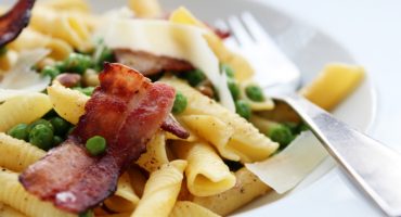 Image: Pasta med erter, bacon, sitron og parmesan