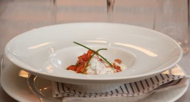 Image: Laksetartar med pepperrot og urtesaus