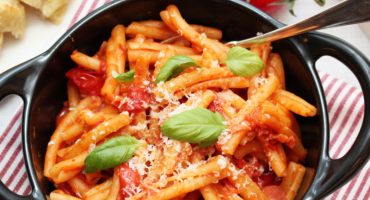 Image: Pasta med spicy tomatsaus og pecorino