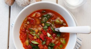 Image: Spansk suppe med chorizo, kikerter og chili