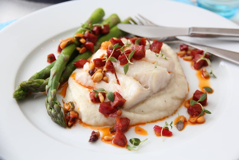 Torsk med chorizosalsa og blomkålmos