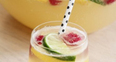 Image: SITRONLIMONADE MED BRINGEBÆRISBITER