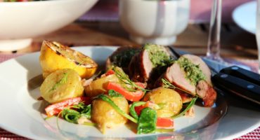 Image: GRILLET SVINEFILET MED SALSA VERDE OG POTETSALAT