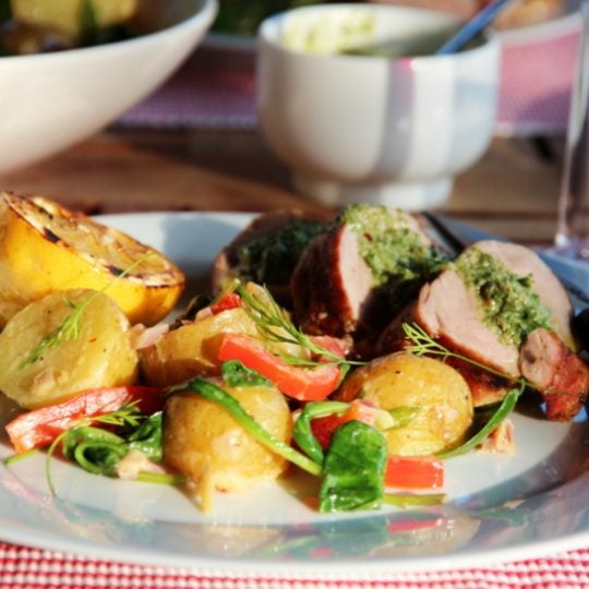 Image: GRILLET SVINEFILET MED SALSA VERDE OG POTETSALAT