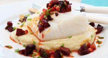 Image: OVNSBAKT TORSKELOIN MED SMAKFULL SALSA OG PASTINAKKPURÈ