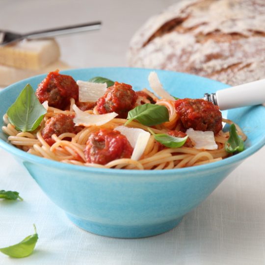 Image: SPAGETTI MED SPICY KJØTTBOLLER OG FYLDIG TOMATSAUS