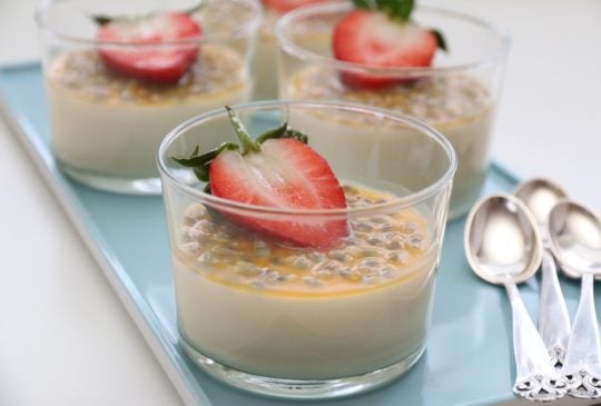 Image: PANNA COTTA MED APPELSIN OG PASJONSFRUKT