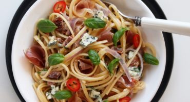 Image: KREMET SPAGETTI MED SPEKESKINKE OG BLÅMUGGOST