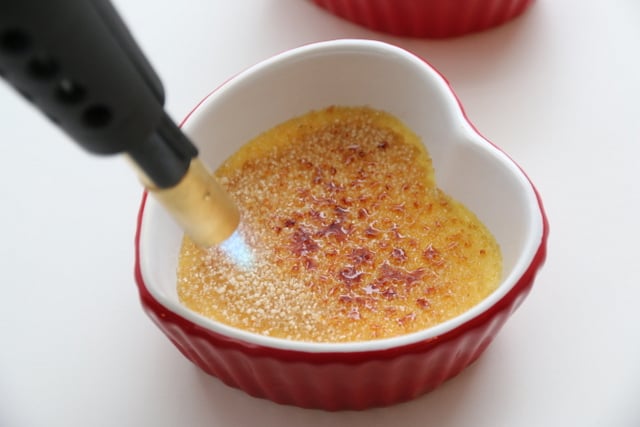 creme brulee med pasjonsfrukt