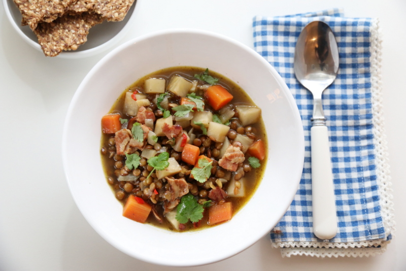 Linsesuppe med rotgrønnsaker og bacon