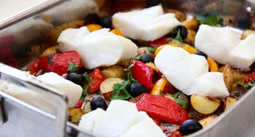 Image: TORSKEFORM MED POTETER, LØK, PAPRIKA OG FETA