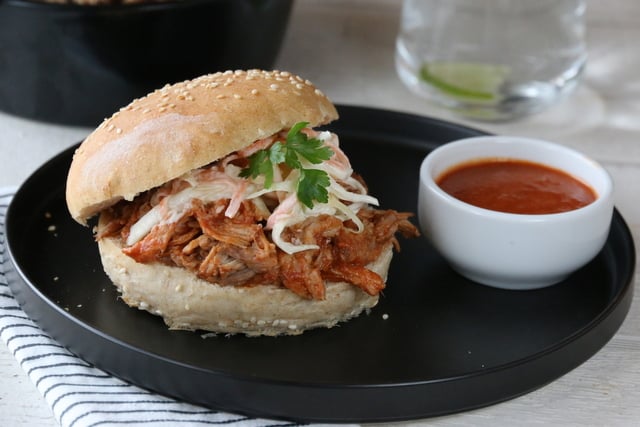 Halvgrove hamburgerbrød + Pulled pork