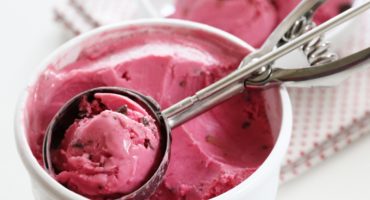 Image: YOGHURTIS MED BRINGEBÆR OG SJOKOLADE