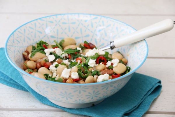 Lun bønnesalat med chili og feta