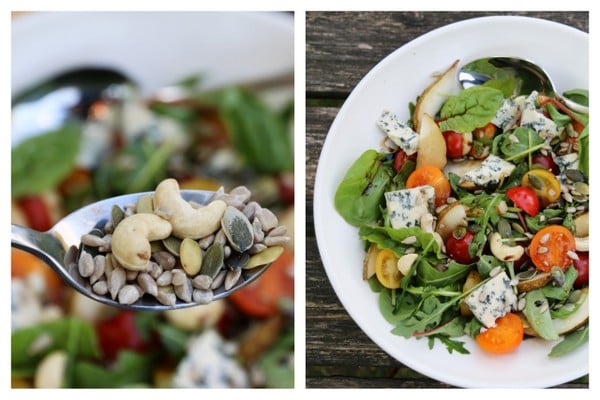 salat med tomater, pære, blåmuggost og ristedt salatmiks