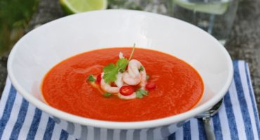 Image: TOMATSUPPE MED CHILI, LIME OG REKER