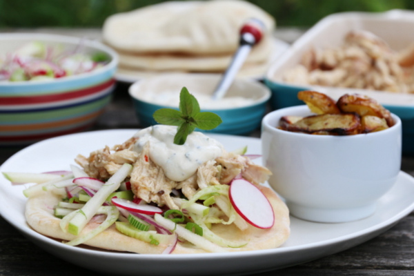 Pulled chicken med råkostsalat og myntedressing