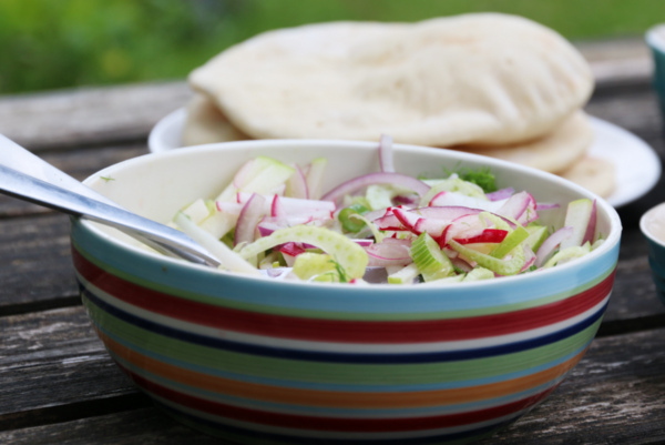 Pulled chicken med råkostsalat og myntedressing